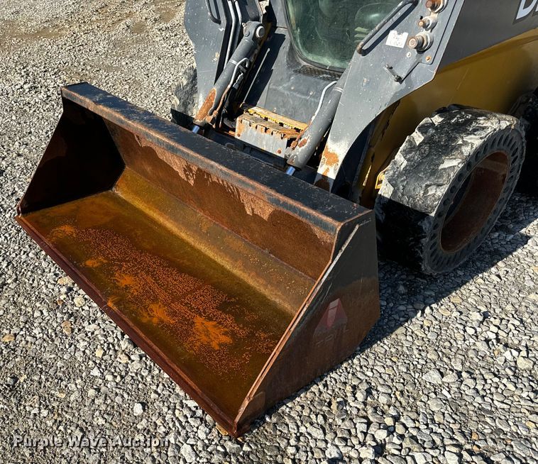 image for item EH6760 2015 John Deere 320E skid steer loader