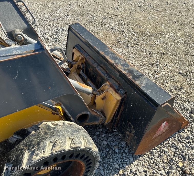 image for item EH6760 2015 John Deere 320E skid steer loader
