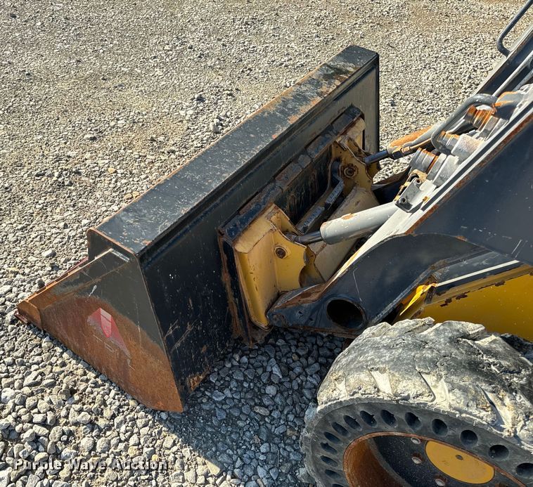 image for item EH6760 2015 John Deere 320E skid steer loader