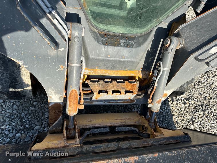 image for item EH6760 2015 John Deere 320E skid steer loader