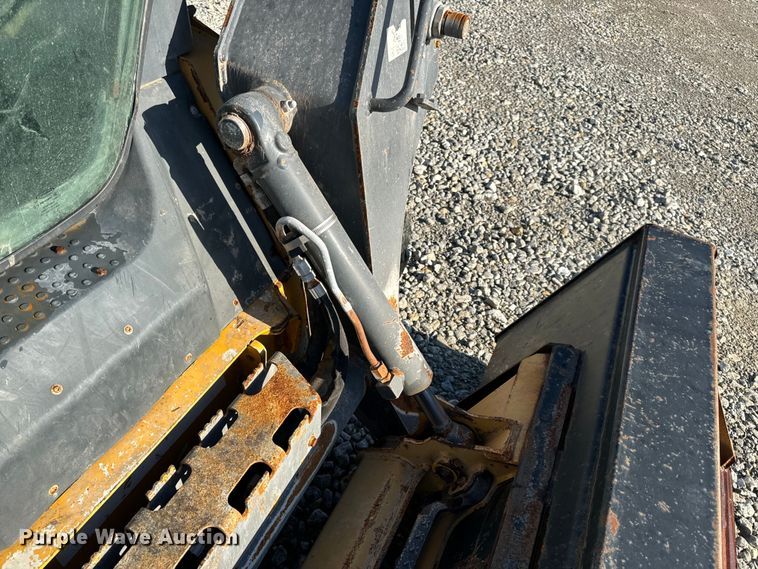 image for item EH6760 2015 John Deere 320E skid steer loader