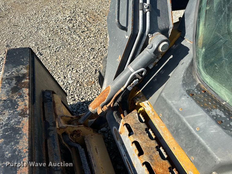 image for item EH6760 2015 John Deere 320E skid steer loader