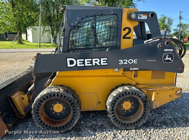 image for item EH6760 2015 John Deere 320E skid steer loader