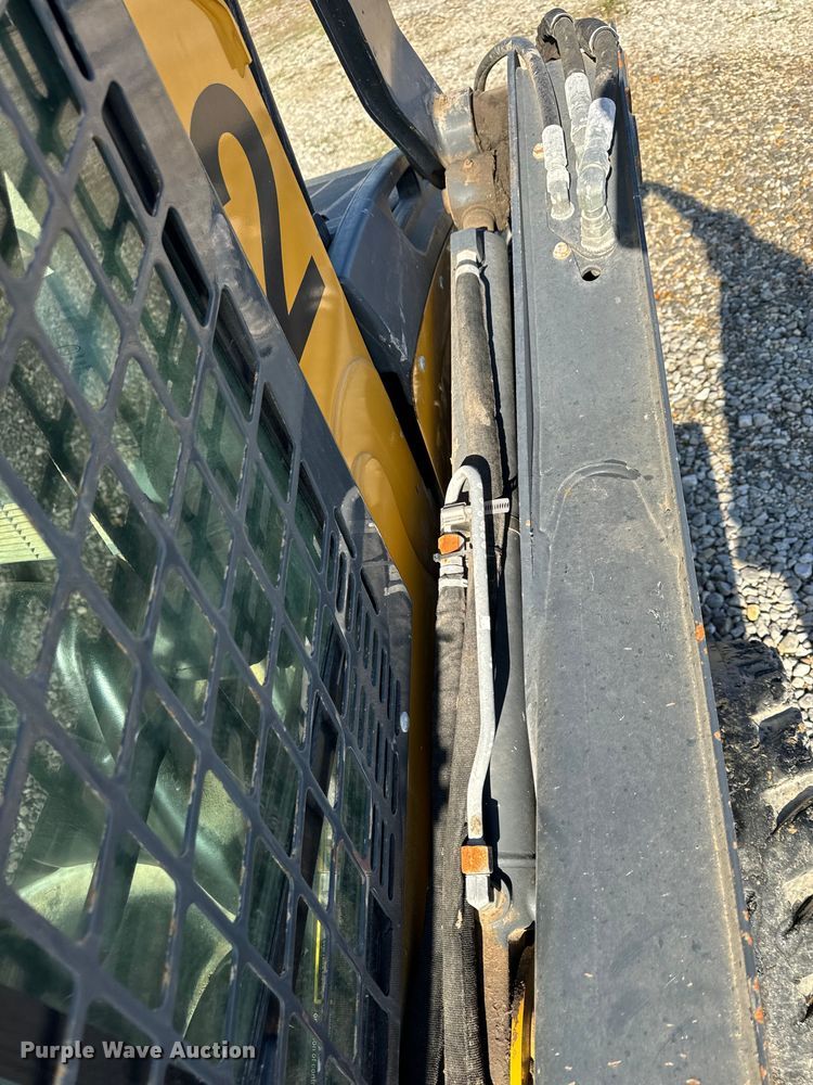 image for item EH6760 2015 John Deere 320E skid steer loader