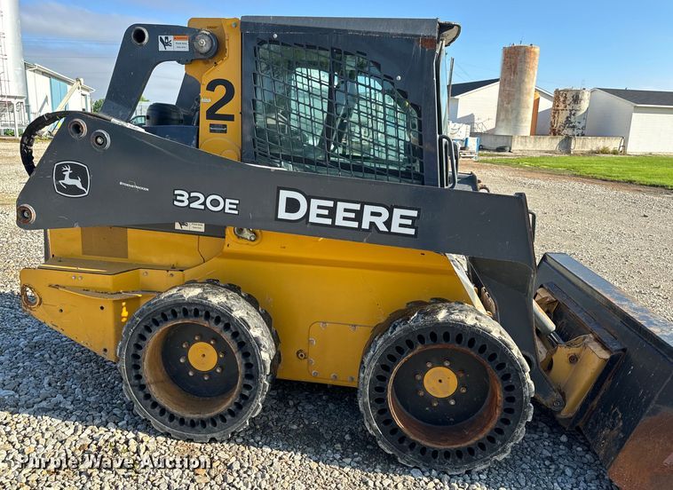 image for item EH6760 2015 John Deere 320E skid steer loader