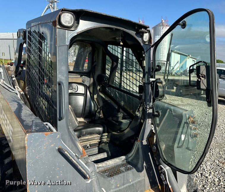 image for item EH6760 2015 John Deere 320E skid steer loader