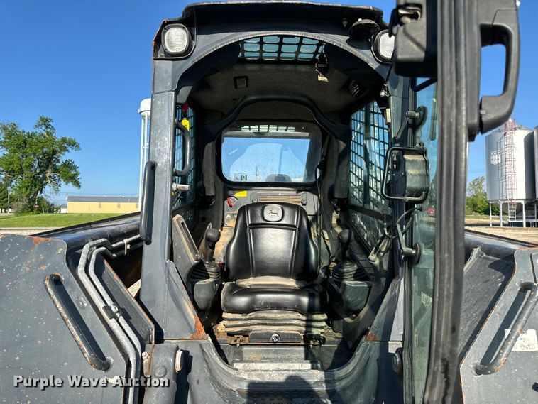 image for item EH6760 2015 John Deere 320E skid steer loader