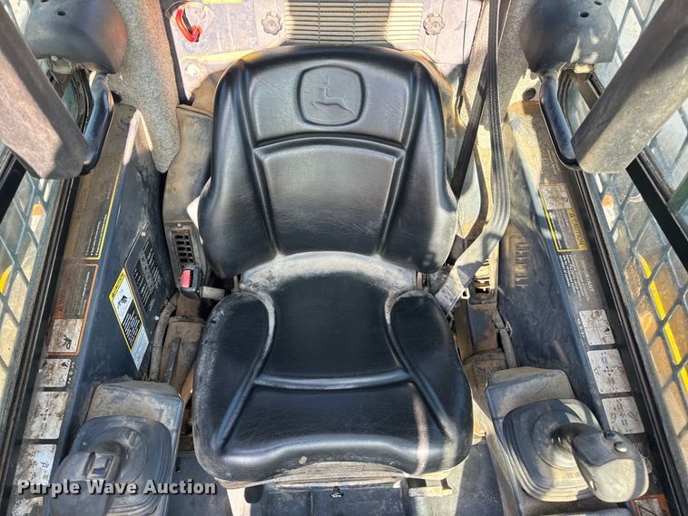 image for item EH6760 2015 John Deere 320E skid steer loader