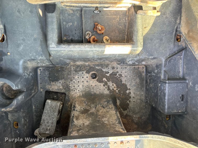 image for item EH6760 2015 John Deere 320E skid steer loader