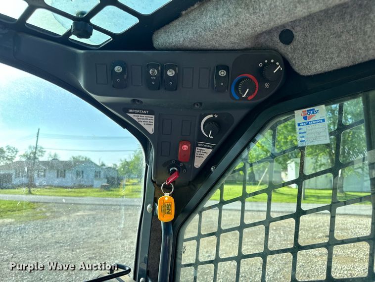 image for item EH6760 2015 John Deere 320E skid steer loader