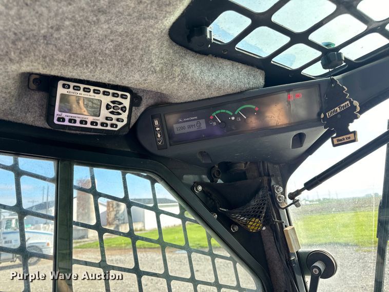 image for item EH6760 2015 John Deere 320E skid steer loader