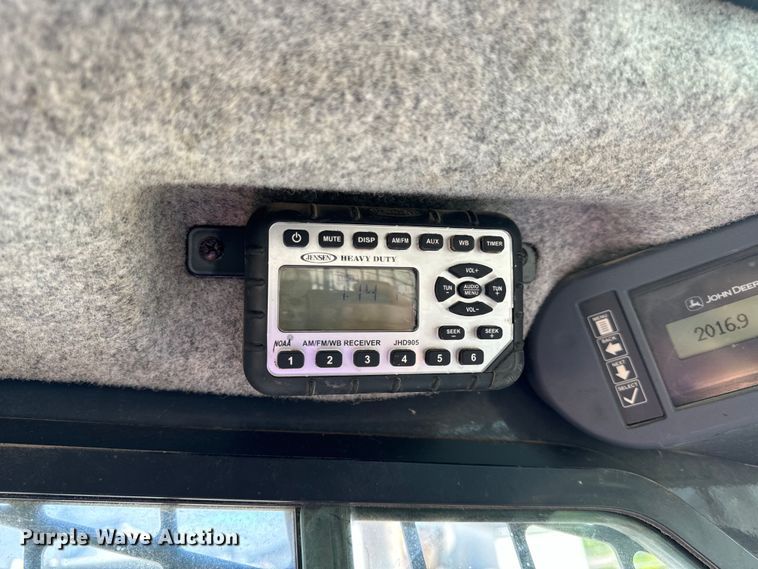 image for item EH6760 2015 John Deere 320E skid steer loader