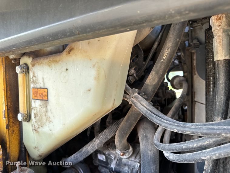 image for item EH6760 2015 John Deere 320E skid steer loader