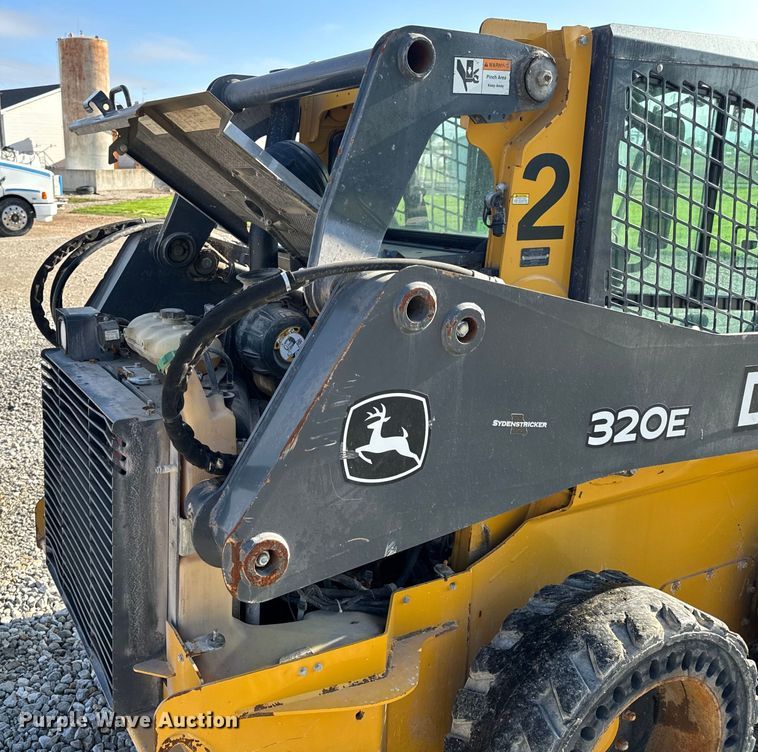 image for item EH6760 2015 John Deere 320E skid steer loader