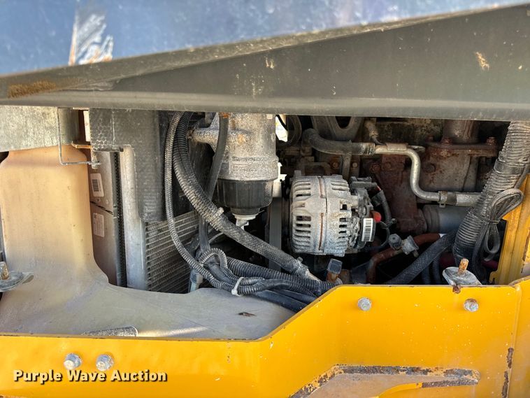 image for item EH6760 2015 John Deere 320E skid steer loader