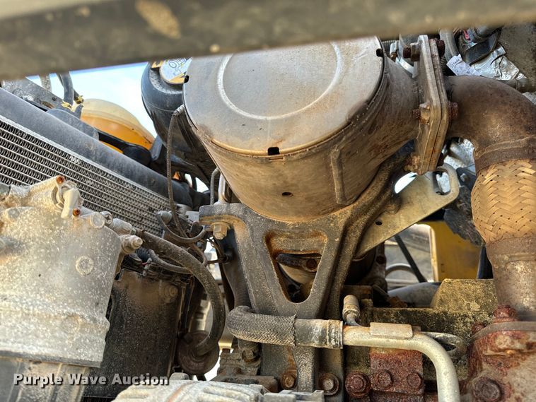 image for item EH6760 2015 John Deere 320E skid steer loader