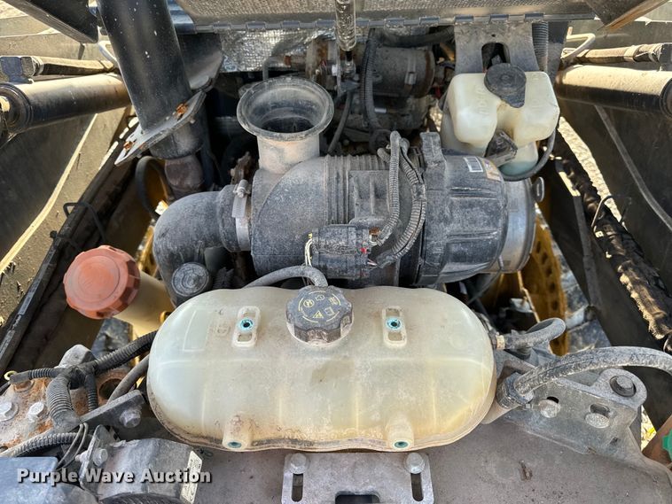 image for item EH6760 2015 John Deere 320E skid steer loader