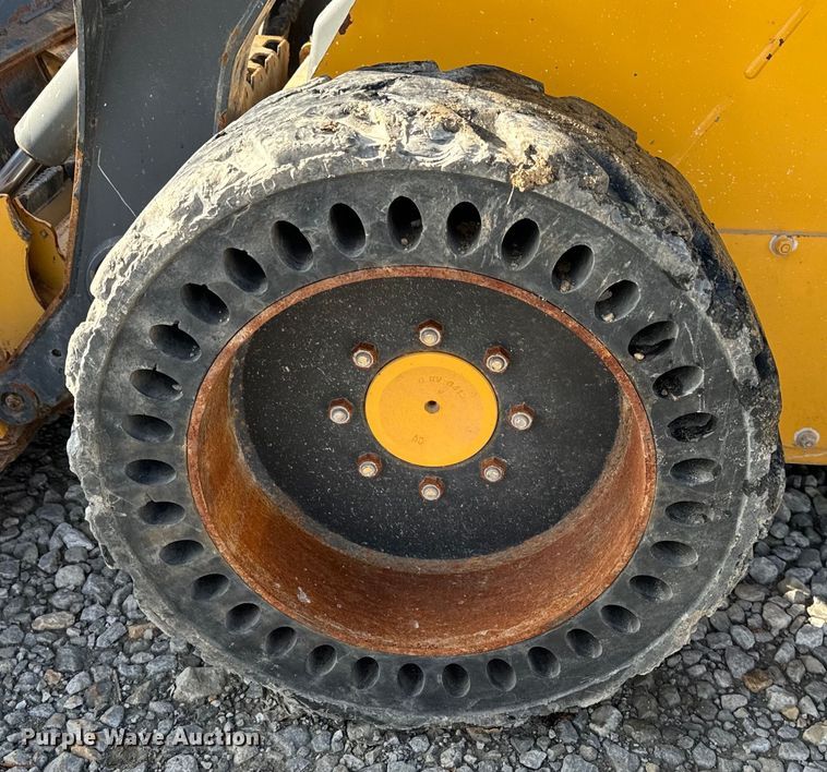 image for item EH6760 2015 John Deere 320E skid steer loader