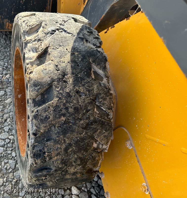 image for item EH6760 2015 John Deere 320E skid steer loader