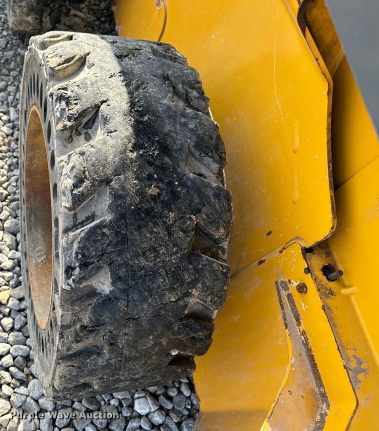 image for item EH6760 2015 John Deere 320E skid steer loader