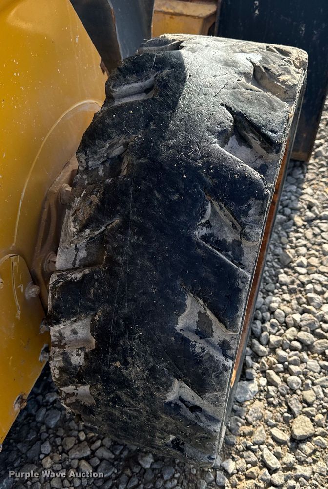 image for item EH6760 2015 John Deere 320E skid steer loader