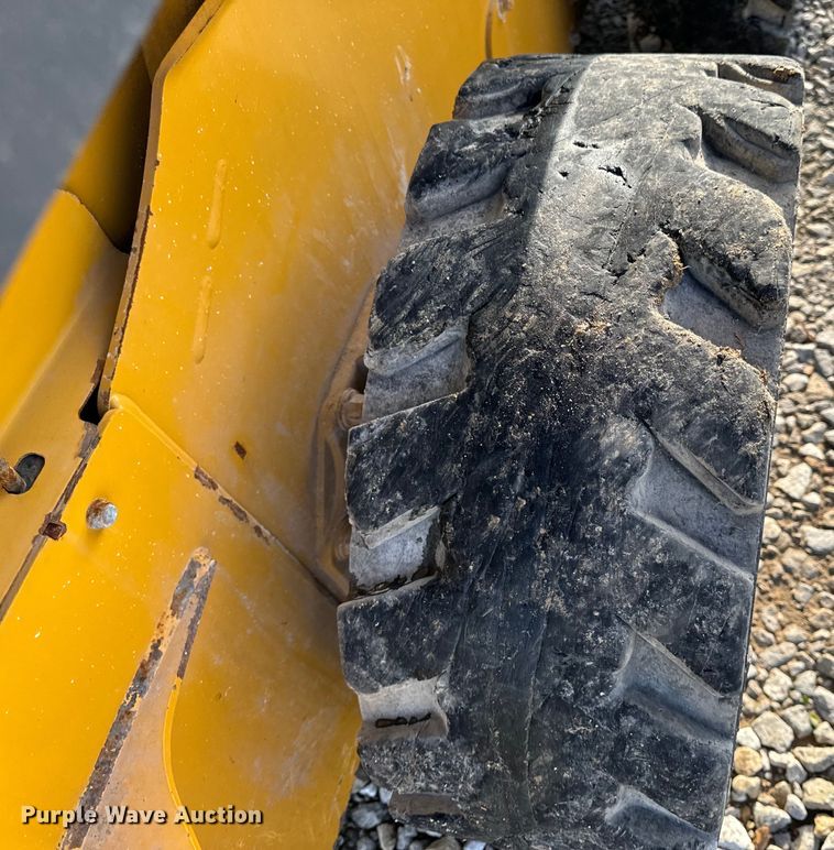 image for item EH6760 2015 John Deere 320E skid steer loader