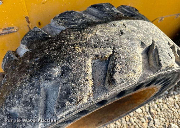 image for item EH6760 2015 John Deere 320E skid steer loader