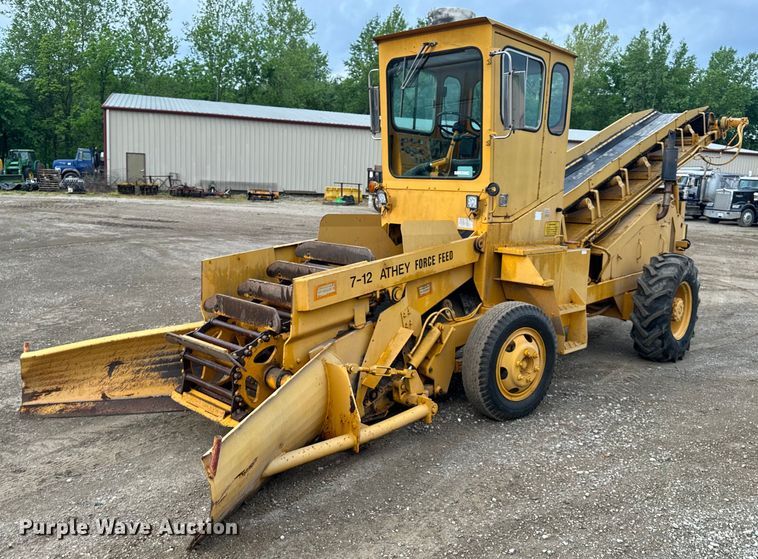 image for item EH6779 1989 Athey 7-12D windrower