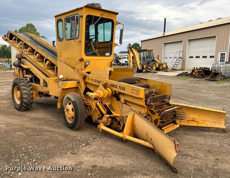 image for item EH6779 1989 Athey 7-12D windrower