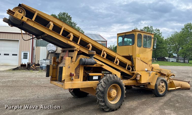 image for item EH6779 1989 Athey 7-12D windrower