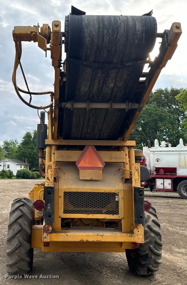 image for item EH6779 1989 Athey 7-12D windrower