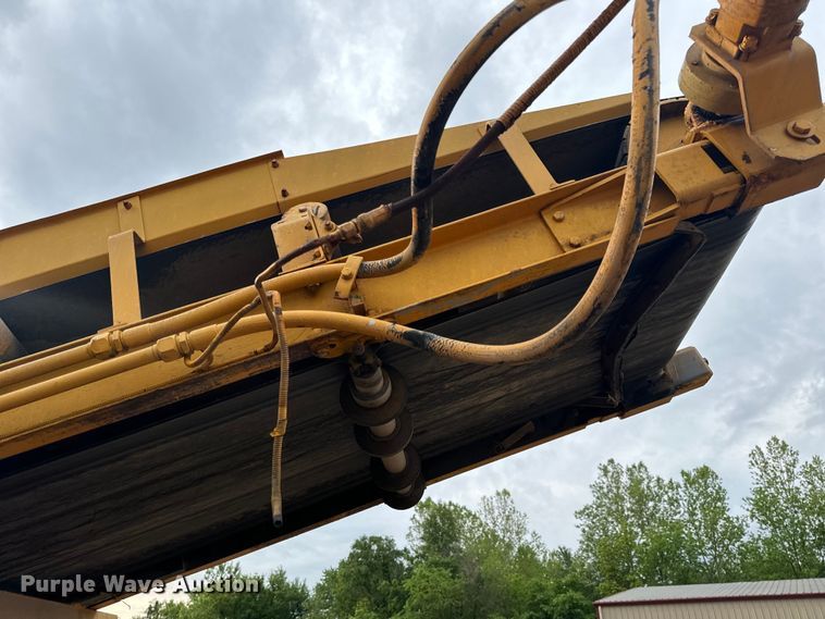 image for item EH6779 1989 Athey 7-12D windrower