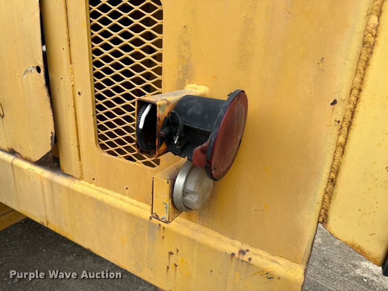 image for item EH6779 1989 Athey 7-12D windrower