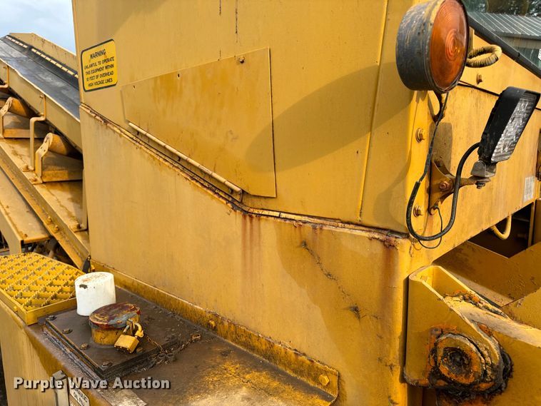 image for item EH6779 1989 Athey 7-12D windrower