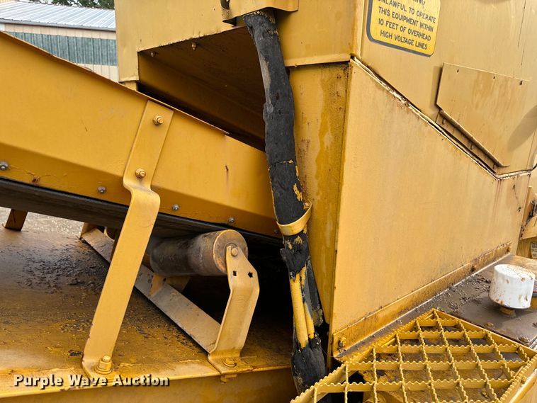 image for item EH6779 1989 Athey 7-12D windrower