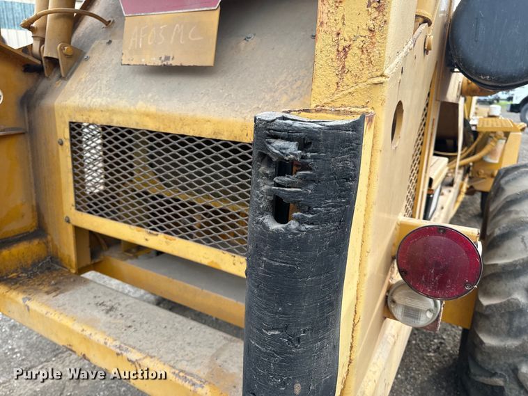 image for item EH6779 1989 Athey 7-12D windrower