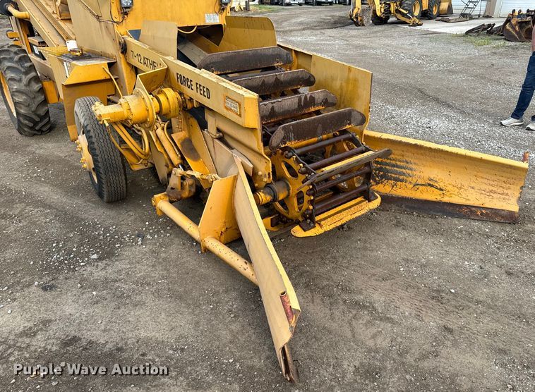 image for item EH6779 1989 Athey 7-12D windrower