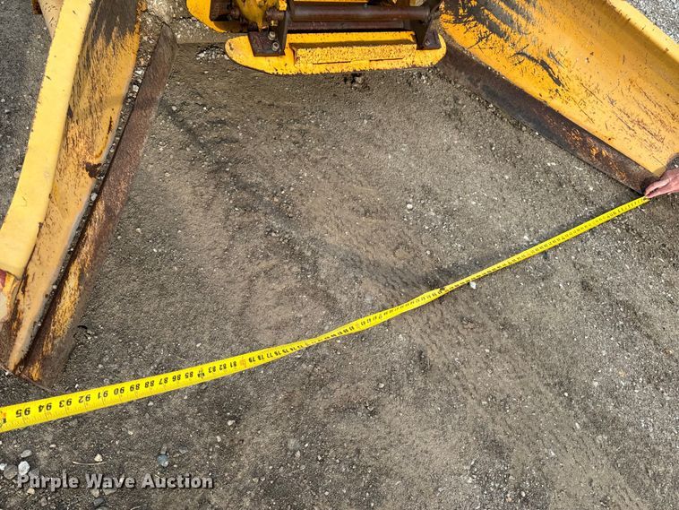 image for item EH6779 1989 Athey 7-12D windrower