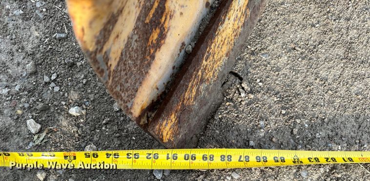 image for item EH6779 1989 Athey 7-12D windrower