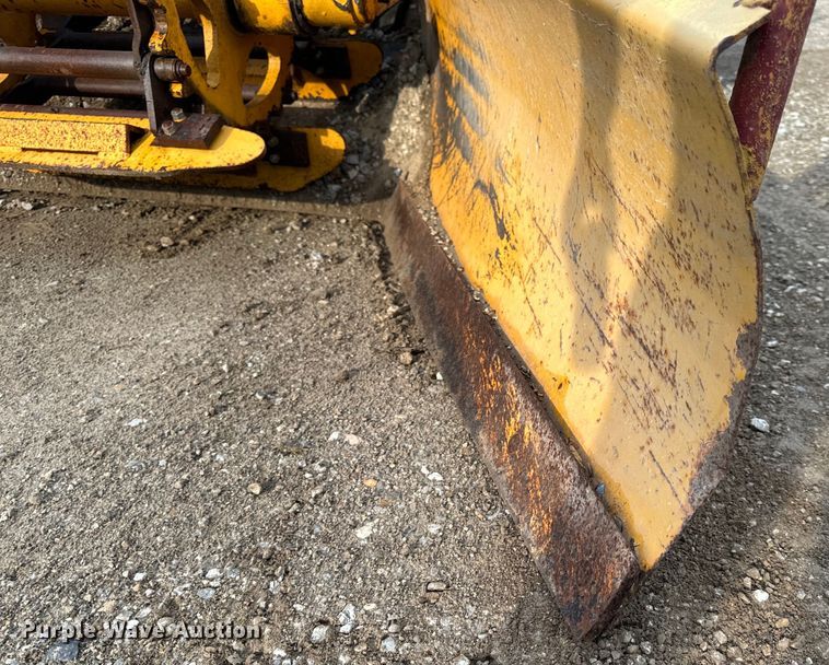 image for item EH6779 1989 Athey 7-12D windrower