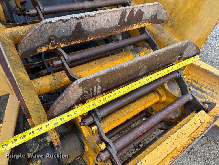 image for item EH6779 1989 Athey 7-12D windrower