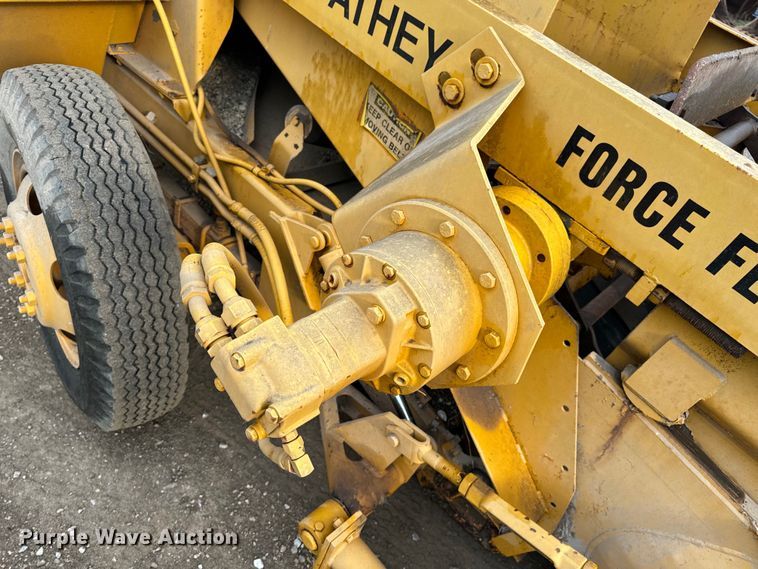 image for item EH6779 1989 Athey 7-12D windrower