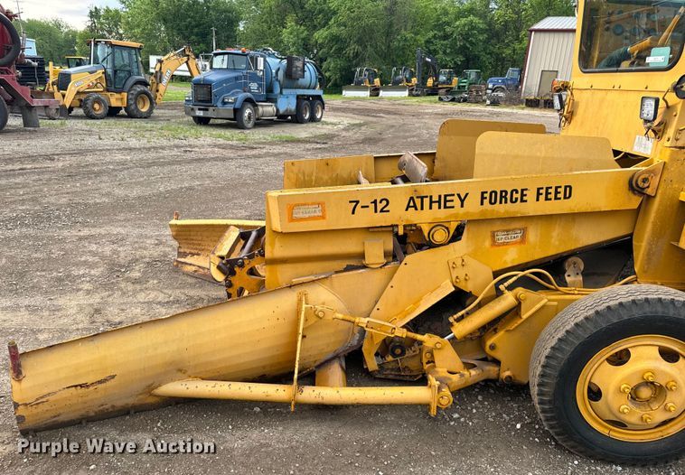 image for item EH6779 1989 Athey 7-12D windrower