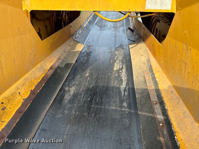 image for item EH6779 1989 Athey 7-12D windrower