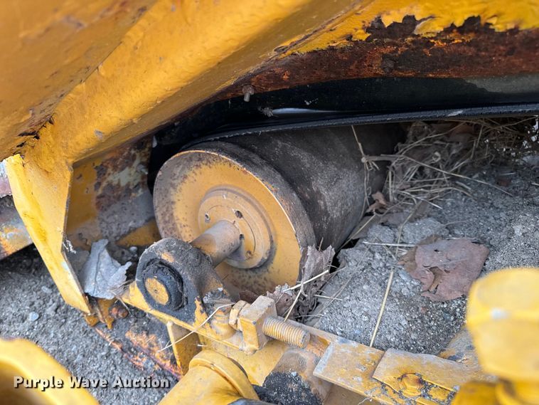 image for item EH6779 1989 Athey 7-12D windrower