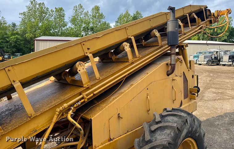 image for item EH6779 1989 Athey 7-12D windrower