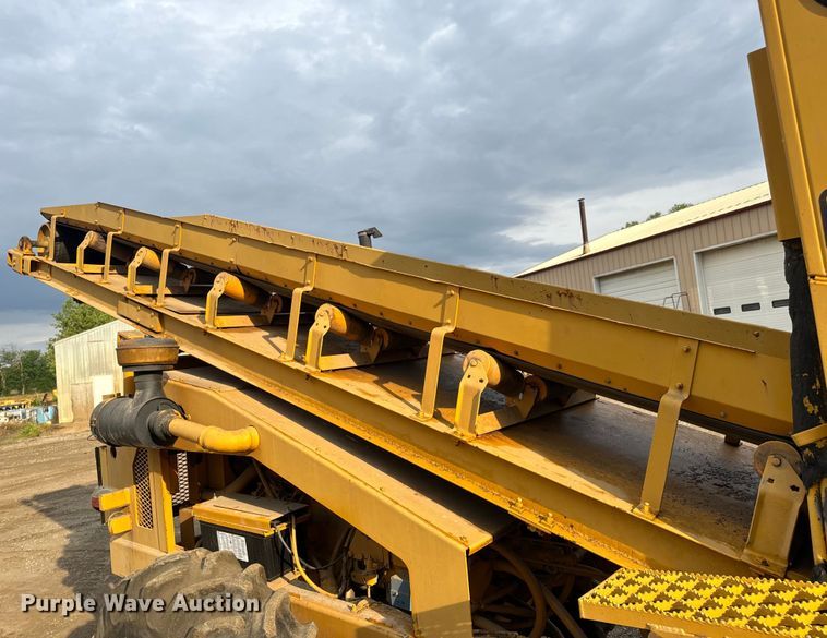 image for item EH6779 1989 Athey 7-12D windrower