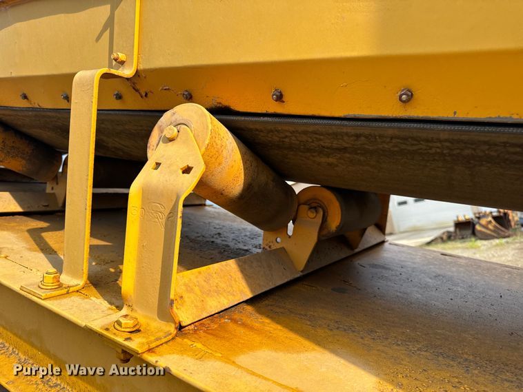 image for item EH6779 1989 Athey 7-12D windrower