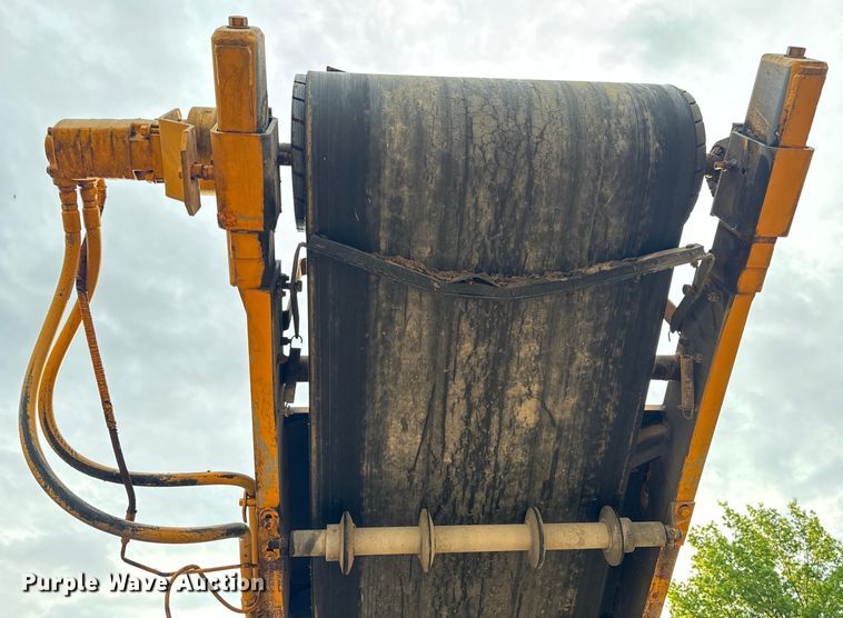 image for item EH6779 1989 Athey 7-12D windrower