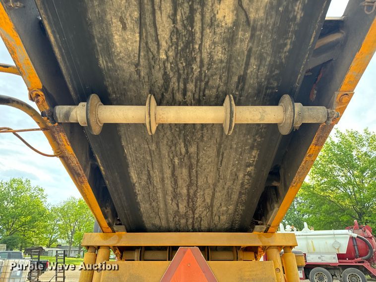 image for item EH6779 1989 Athey 7-12D windrower